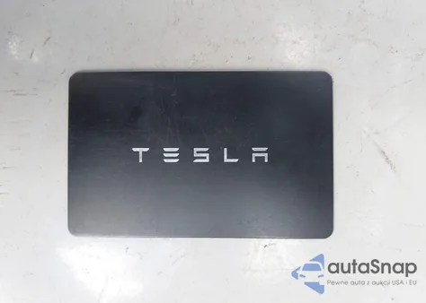 2023 Tesla Model Y Awd/Long Range Dual Motor All-Wheel Drive z USA, uszkodzony, nr VIN 7SAYGDEE1PF752864